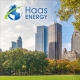 Collage zeigt Winfried Haas, Logo Haas ENERGY; im Hintergrund ein Stadtbild